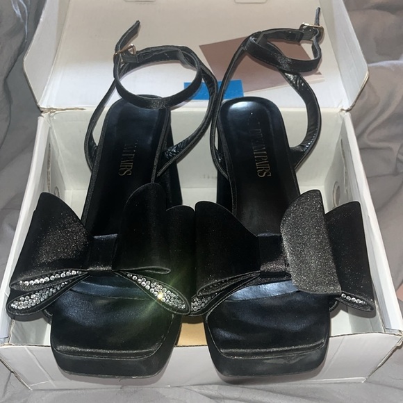 Dream Pairs Black Platform Heels with Bow - Picture 5 of 5